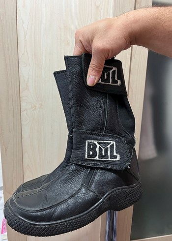 siyah bot - Görsel 2