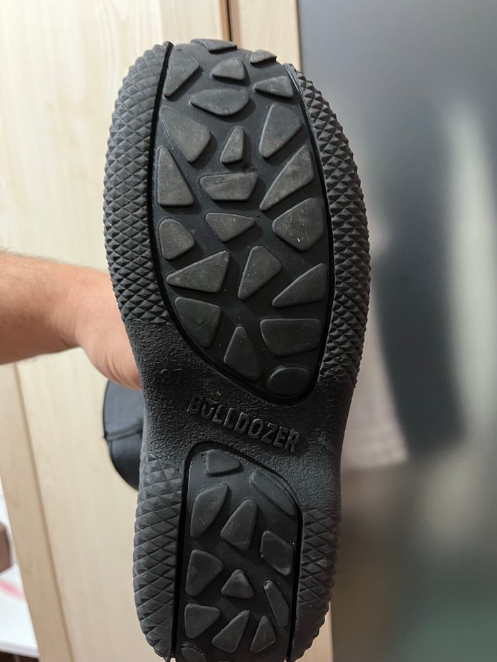 siyah bot - Görsel 4