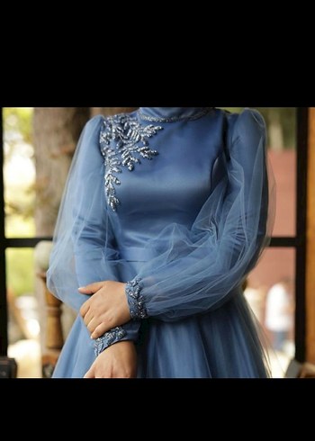 Uzun Kollu Mavi İşlemeli Abiye Elbise - Ana görsel