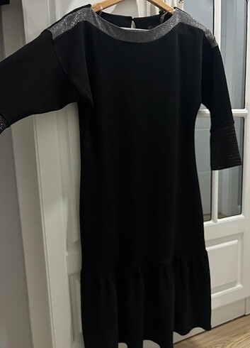xl Beden 42 beden kolları ve yakası sim detaylı şık triko elbise