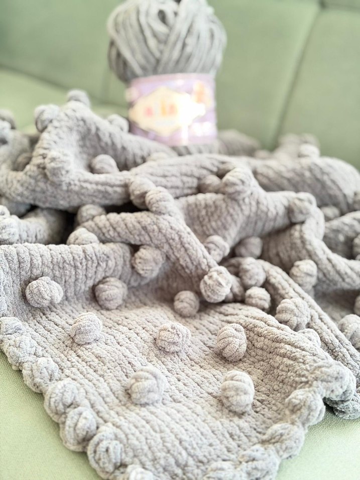 Gri Nakışlı Örgü Bebek Battaniyesi - Görsel 3