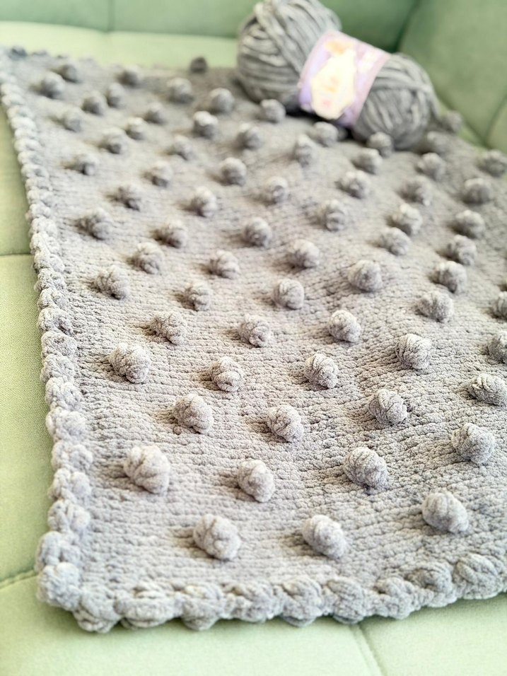 Gri Nakışlı Örgü Bebek Battaniyesi - Görsel 2