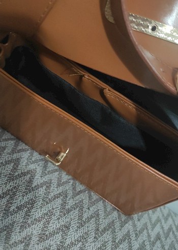 Kahverengi Parlak Deri Kadın Çanta - Görsel 3