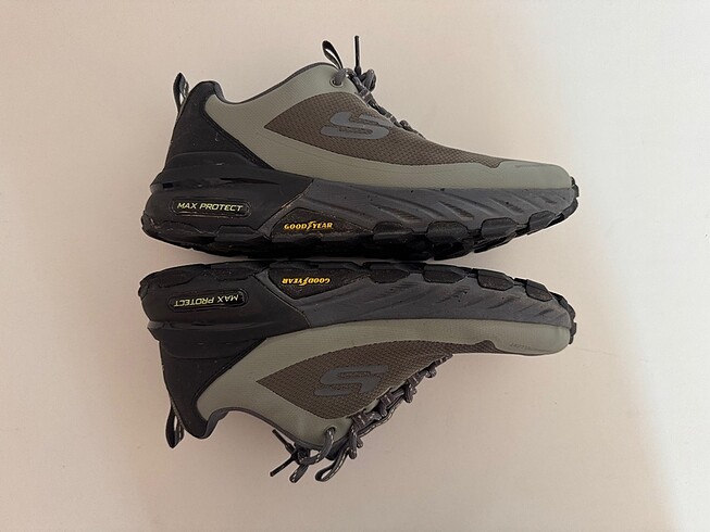 Skechers max protect
