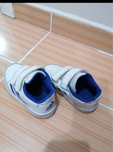 24 Beden beyaz Renk Adidas bebek ayakkabı