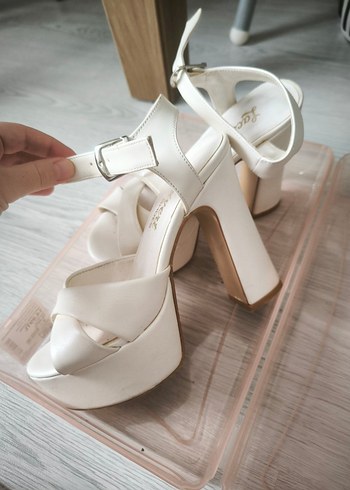 Beyaz Dolgu Topuklu Kadın Abiye Ayakkabı - Görsel 2