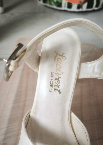 Beyaz Dolgu Topuklu Kadın Abiye Ayakkabı - Görsel 3