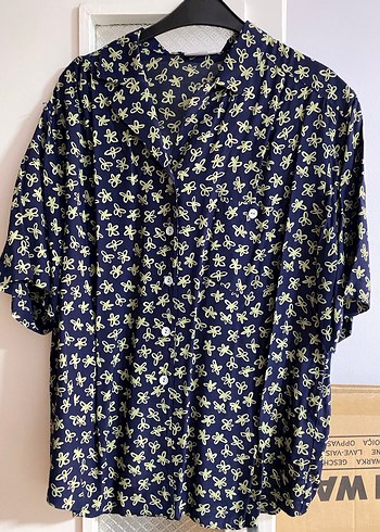 Düğmeli Kısa Kollu Mavi Batik Gömlek - Görsel 2