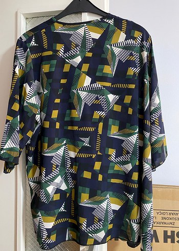 Kadın Haki Renkli Desenli V Yaka Bluz - Görsel 4