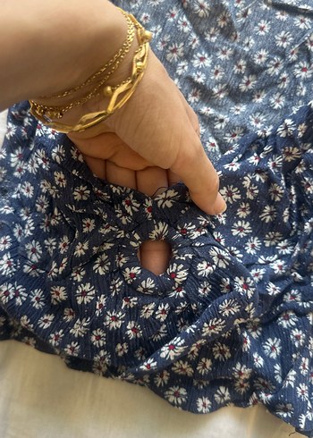 V-Yaka Kısa Kollu Bağlamalı pull bear Bluzu - Görsel 4