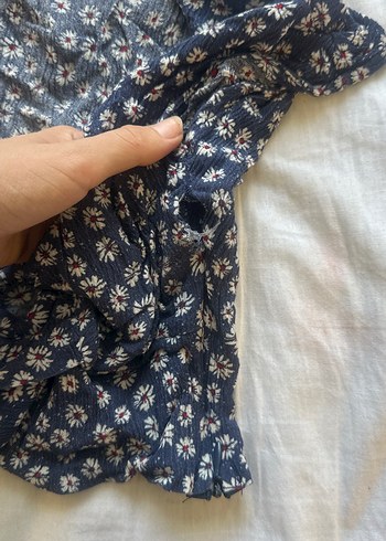 V-Yaka Kısa Kollu Bağlamalı pull bear Bluzu - Görsel 3