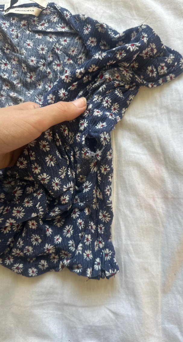 V-Yaka Kısa Kollu Bağlamalı pull bear Bluzu - Görsel 3