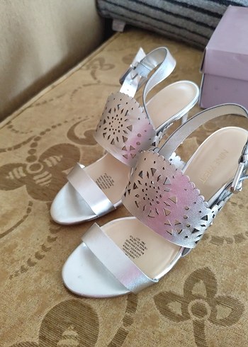 Nine West gümüş toka detayli topuklu - Görsel 8