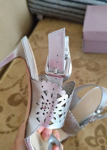 Nine West gümüş toka detayli topuklu - Görsel 6