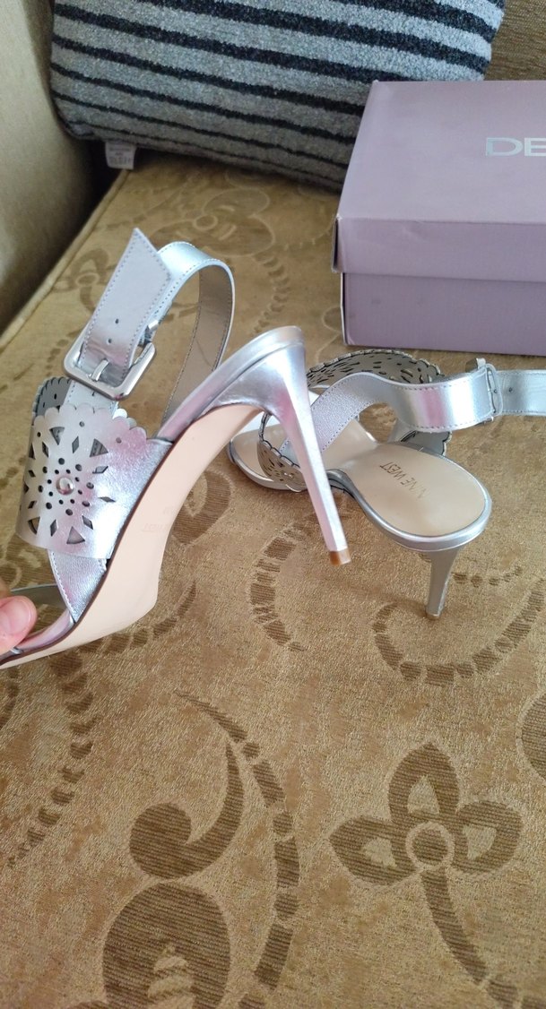 Nine West gümüş toka detayli topuklu - Görsel 3