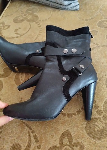 İnci Siyah Deri Tokalı Stiletto Topuklu Kadın Bot - Görsel 4