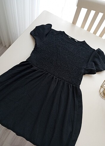 8 Yaş Beden H&m yazlık tiril tiril elbise 8 yaştan 16 yaşa kadar mevcuttur