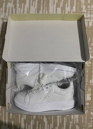 38 Beden beyaz Renk Alexander MCQUEEN