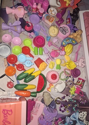 Barbie ve Miniş Aksesuarları - Renkli Mini Oyuncaklar - Görsel 2