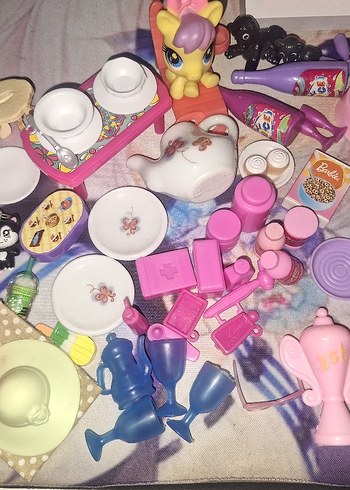 Barbie ve Miniş Aksesuarları - Renkli Mini Oyuncaklar - Görsel 8