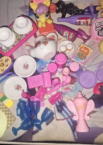 Barbie ve Miniş Aksesuarları - Renkli Mini Oyuncaklar - Görsel 9