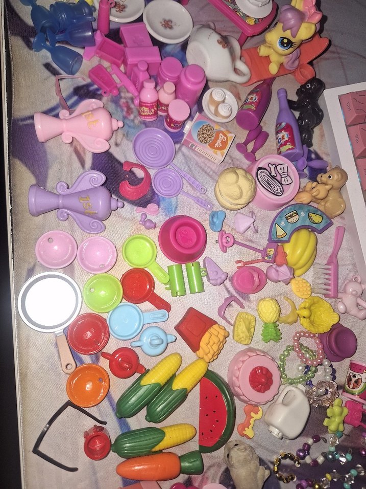 Barbie ve Miniş Aksesuarları - Renkli Mini Oyuncaklar - Görsel 3