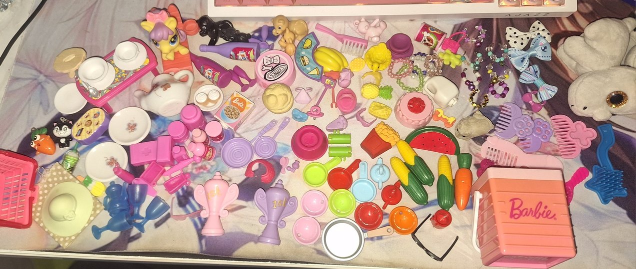 Barbie ve Miniş Aksesuarları - Renkli Mini Oyuncaklar - Görsel 5