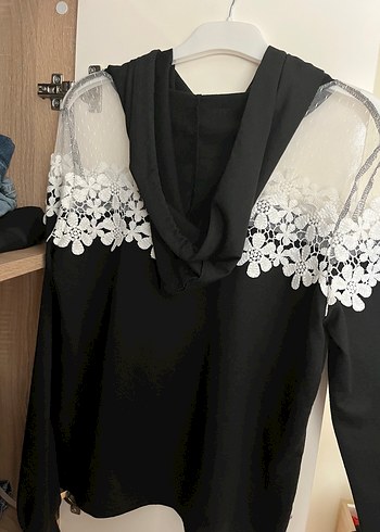 Zara Dantel Detaylı Siyah Uzun Kollu Bluz