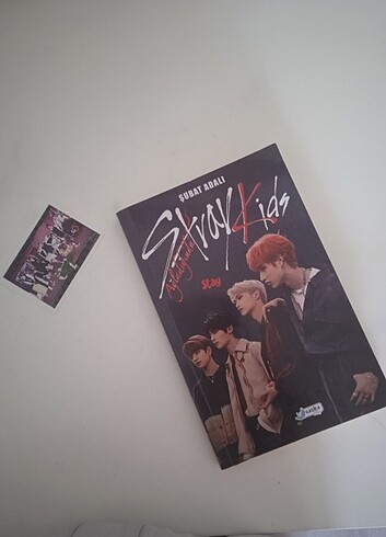 StrayKids Okuma Kitabı - Yanında Foto Kart Hediye