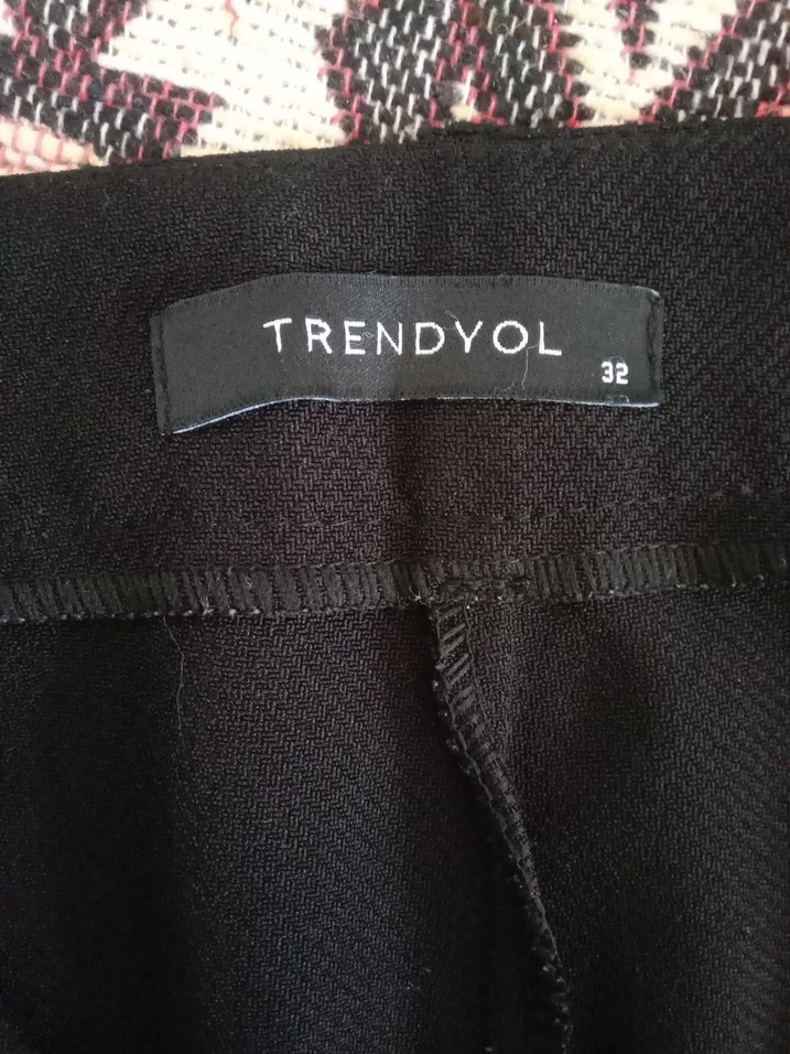 Kadın Siyah Midi Kumaş Pantolon - Görsel 2