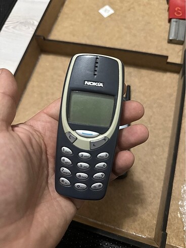 3 adet antika telefon Nokia 3310 vertu motorla - Görsel 2