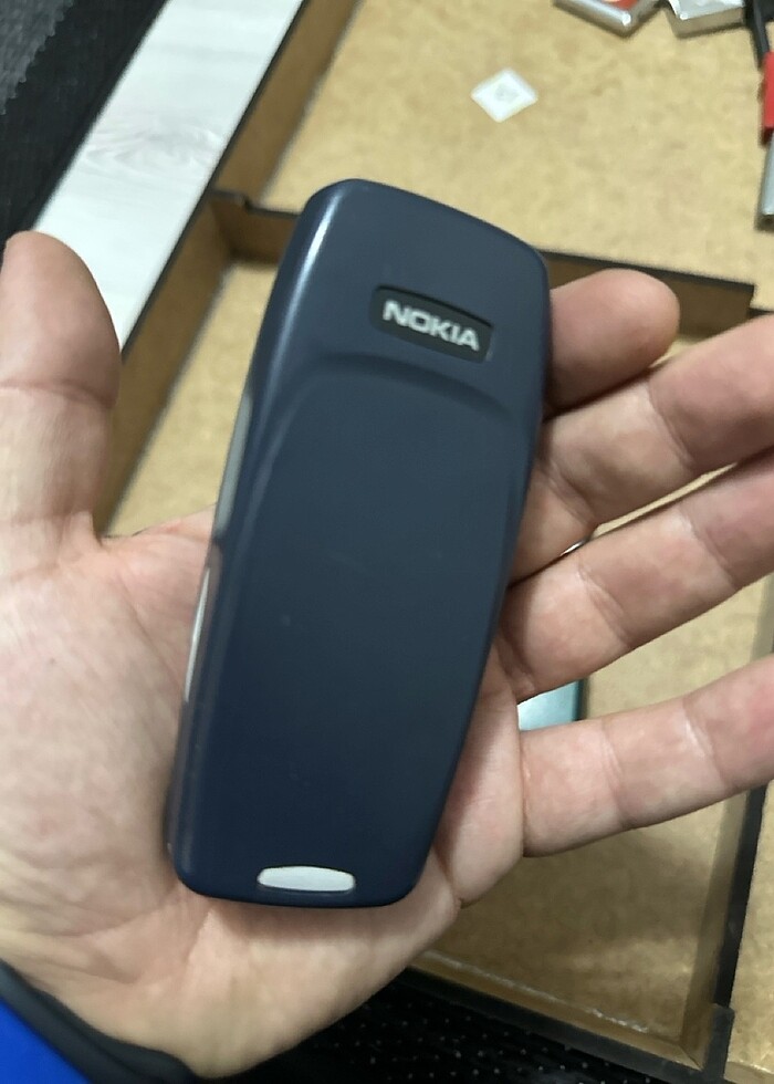 3 adet antika telefon Nokia 3310 vertu motorla - Görsel 3
