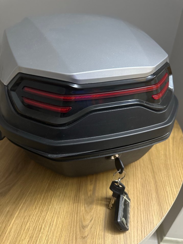 Siyah Kilitli motosiklet bagajı - Görsel 3