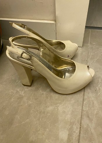 36 Beden Beyaz Tokalı Stiletto Topuklu Kadın Abiye Ayakkabı