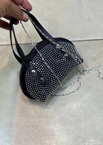 Deri Zincir Detaylı Siyah Punk Çapraz Çanta