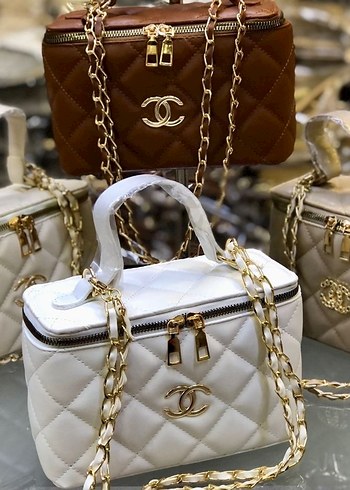 Zincir Detaylı Parlak Altın Kadın Çanta - Görsel 12