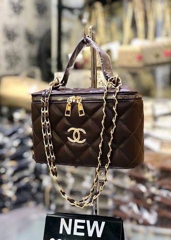 Zincir Detaylı Parlak Altın Kadın Çanta - Görsel 10