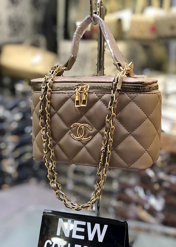 Zincir Detaylı Parlak Altın Kadın Çanta - Görsel 7