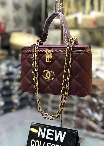 Zincir Detaylı Parlak Altın Kadın Çanta - Görsel 13