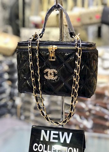 Zincir Detaylı Parlak Altın Kadın Çanta - Görsel 6