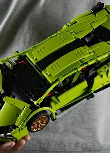 Beden Lego technic muadili lamborghini araba.