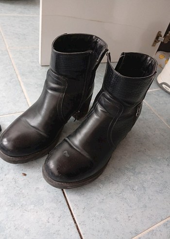 siyah Deri Kadın Bot, fermuar detaylı Topuklu - Görsel 2