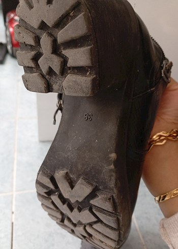 siyah Deri Kadın Bot, fermuar detaylı Topuklu - Görsel 4