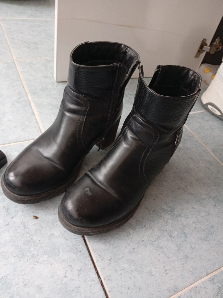 siyah Deri Kadın Bot, fermuar detaylı Topuklu - Görsel 2