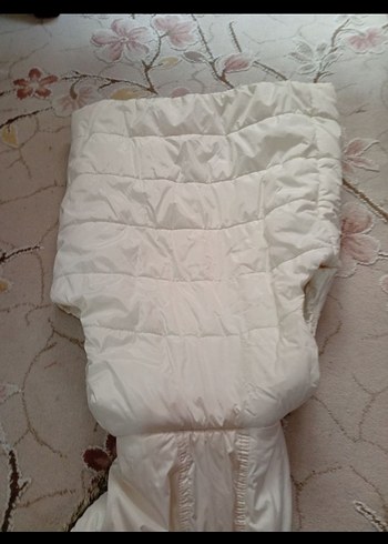 Kız Çocuk Beyaz Kürklü Kapüşonlu Yelek - Görsel 2