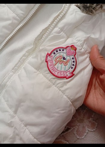 Kız Çocuk Beyaz Kürklü Kapüşonlu Yelek - Görsel 6