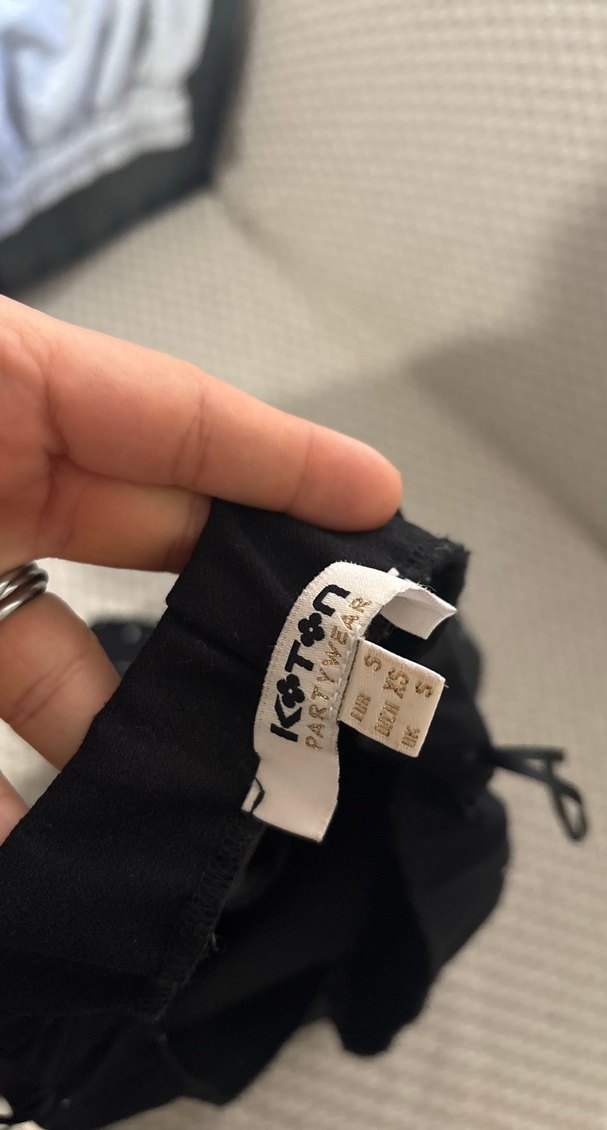 Siyah taşlı elbise - Görsel 2