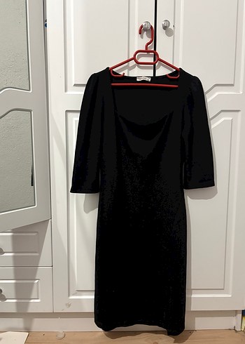 Siyah midi yırtmaçlı elbise - Görsel 4