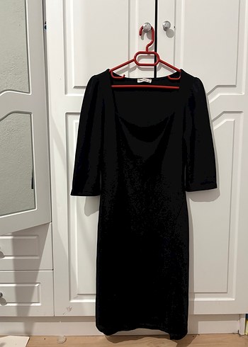 Siyah midi yırtmaçlı elbise - Görsel 3