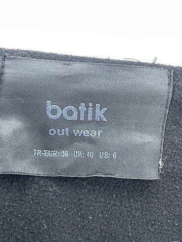 38 Beden siyah Renk Batik Mont %70 İndirimli.